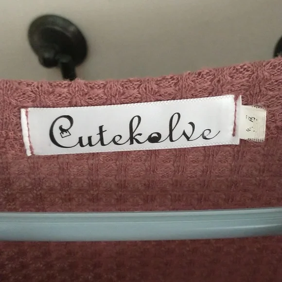 Like new! Waffle knit top, twist tie in front, size M, rust/brown - Picture 3 of 4